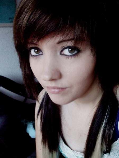 Long Emo Hairstyle With Side Swept Bangs ~ Cute Hairstyles