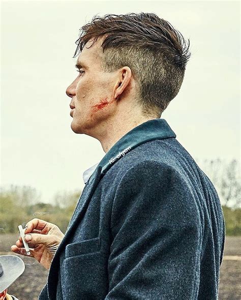 If you want to rock arthur shelby's cool hairstyle, ask your barber for a disconnected undercut with the side and back shaved to a grade one. Pin de Clare Blakey-Milner em peaky blinders | Cabelo ...
