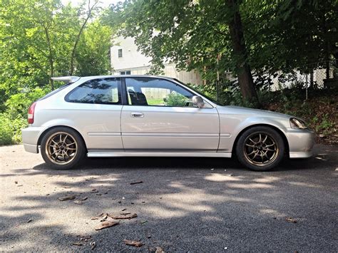 The wing is a mugen ss wing and like i mentioned in an earlier comment, i was worried about it being off balanced when paired with the cr lip. Honda Civic Mugen MF10 16x7.0