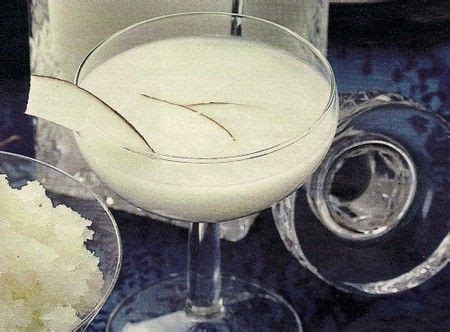 L'aromatizzazione può essere fatta con olii essenziali, oppure ottenuta tramite macerazione (a freddo), infusione (a caldo) o percolazione dell'alcol con erbe o sostanze aromatiche. Come fare il liquore al cocco (con immagini) | Liquori ...