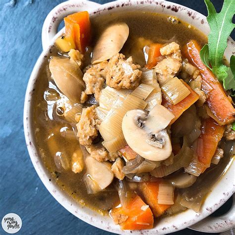 Este sencillo pero delicioso plato tiene dos nobles ingredientes. Sopa de champiñones con soja texturizada | Comidas con ...