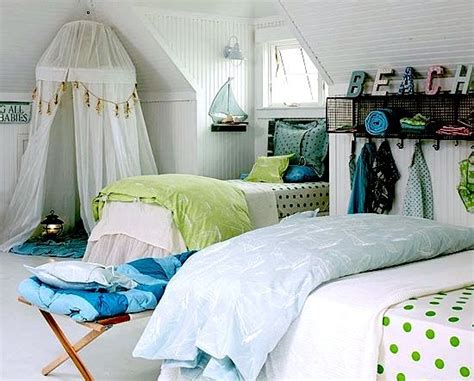 A beach bedroom, especially if it has accented throw pillows, is a great choice for teenagers and younger people in general. 94 best images about Beach Themed Rooms on Pinterest ...