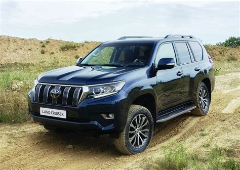 new toyota land cruiser prado 2019 3 0l txl diesel photos prices and specs in saudi arabia