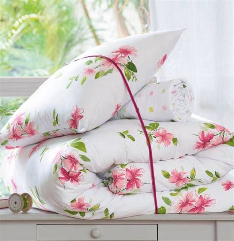 Les beaux modèles couvres lit moderne couvre lit rose fushia. Linge de lit Goût de paradis par Françoise Saget | Parure ...
