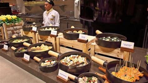We love lemon garden buffet for bringing a wide variety of dishes from nook and corner of the world. LemonGarden@Shangri-La Hotel Buffet With 50% Discount ...