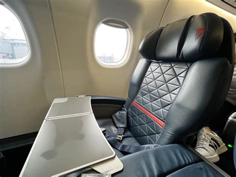 Review Delta First Class Embraer 175 Dl4095 N279sy Chicago Terminal 5