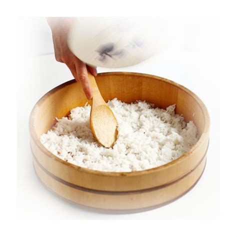 Giapponese, italiano o californiano la qualità del riso deve essere short grain (riso corto), con il chiccho rotondo e cristallino. Ricetta per riso per sushi