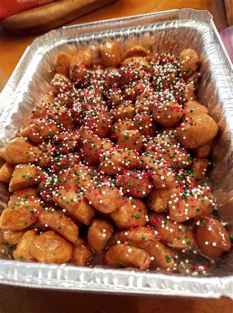 Pare che l'origine degli struffoli, come ci suggerisce il nome, sia greca. Struffoli Fried Honey Balls Recipe | What's Cookin ...