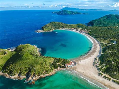 A praia das conchas em cabo frio possui esse nome devido ao seu formato idêntico ao de uma concha. Cabo Frio RJ: praias, o que fazer, onde ficar, dicas ...