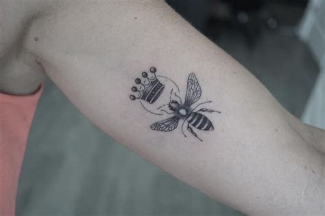 Queen Bee Tattoo Tattoo Ideas And Inspiration Queen Bee Tattoo