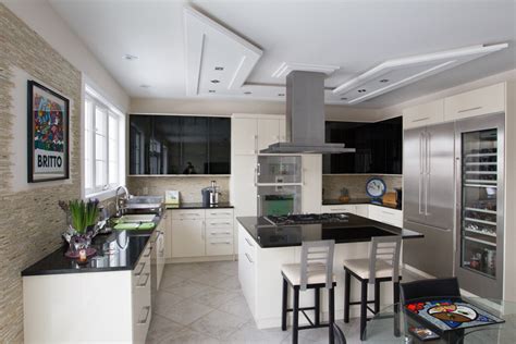 When we pointed this problem out to go with a local, recommended kitchen fitter. IKEA custom kitchen for home - IKEA Kitchen Installation