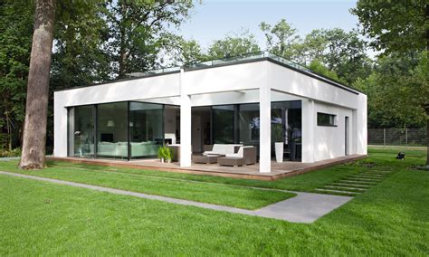 Spacious And Contemporary Prefabricated Bungalow With Bauhaus Architecture