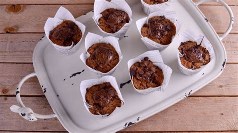 Alma obregón, la reina de los cupcakes, nos sorprenderá con nuevas recetas fáciles, riquísimas y muy golosas como cupcakes de rosas y pistacho producido íntegramente por amc networks international iberia, canal cocina puede verse a través de los principales operadores de. MUFFINS DE CHOCOLATE Y AVELLANAS - Alma Obregón - Receta ...