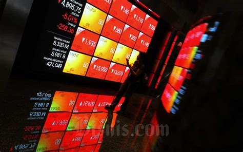 Dari 9 indeks sektoral bei yang terdaftar di bloomberg, sebanyak 4 indeks menguat dan 5 indeks bergerak turun pada jeda siang. Rekomendasi Saham dan Pergerakan IHSG Hari Ini, 13 Maret ...