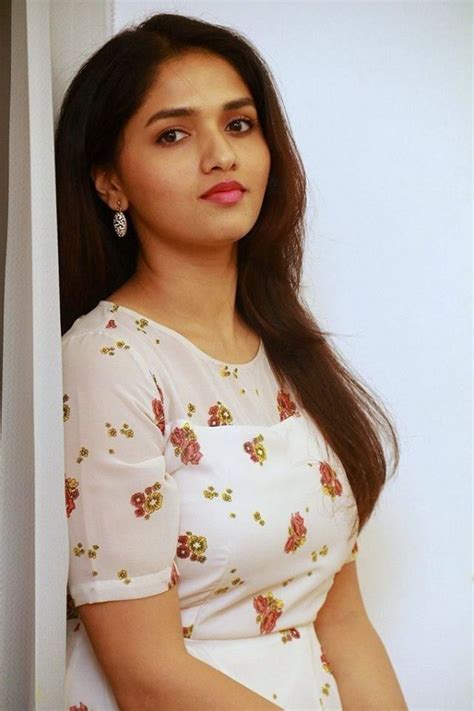 Sunaina New Photos Beautiful Indian Actress Beauty Full Girl