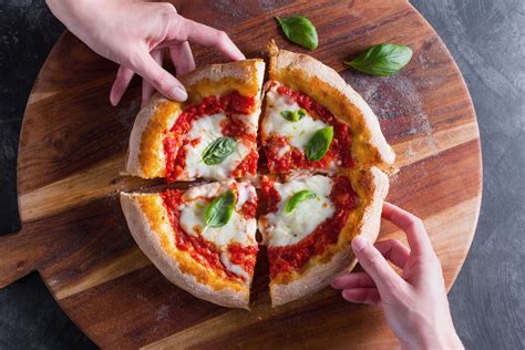 Pizza Margherita Italian Recipes By Giallozafferano