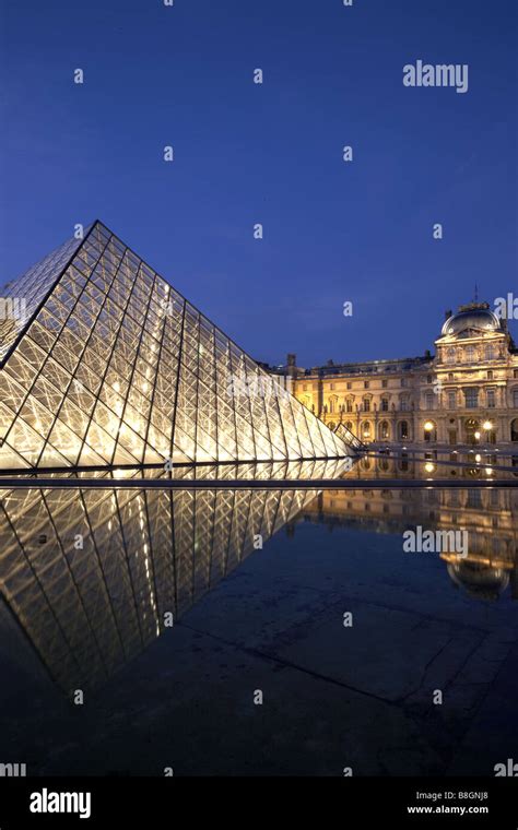 Louvres Museum At Night In Paris Stock Photo Alamy