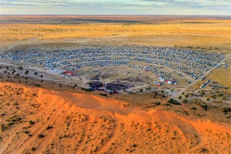 It has a population of around 300, but a steady stream of visitors heading outback or returning from the desert. A first-timers guide to the Birdsville Big Red Bash ...