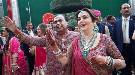 Mukesh Ambani And Nita Ambani Dances Like Never Before At Akash Ambani