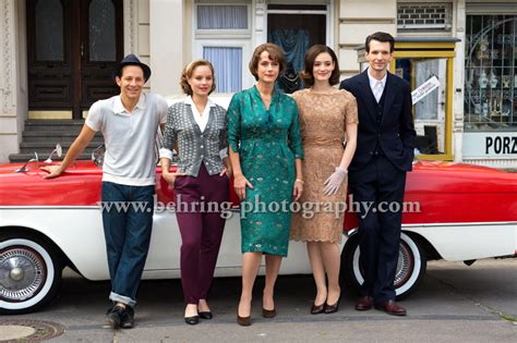 Die schauspielerin alice dwyer («honigfrauen») und der schauspieler sabin tambrea («ku'damm 56») haben geheiratet. Am Set von Kudamm 59 - Behring-Photography