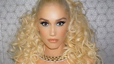 Gwen Stefanis Platinum Hair Stays So Healthy Thanks To This 5 Leave