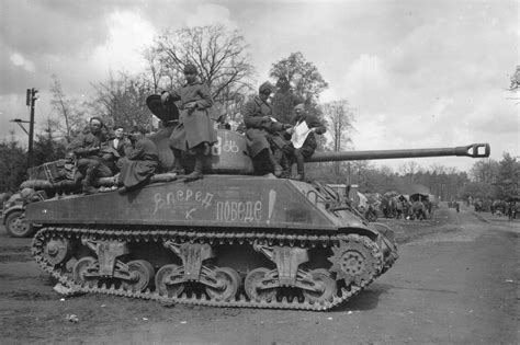 Советский танк американского производства M4A2 76 W Шерман в немецком