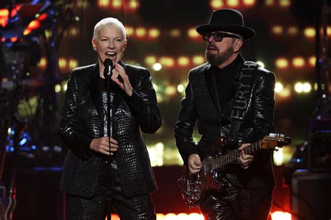 Eurythmics Reunite For Rare Performance At Rock Hall Of Fame Induction Ceremony