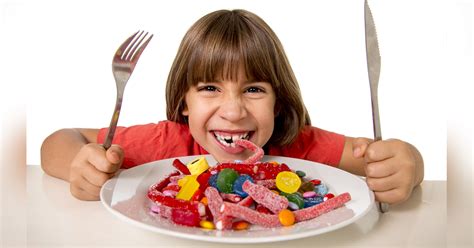 Cómo afecta la salud de los niños cuando consumen dulces en las