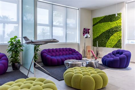 Pourquoi ne pas envisager photographie plus? Roche Bobois' Bubble sofa can be found in Ibiza's private airport VIP lounge | Déco maison, Déco ...