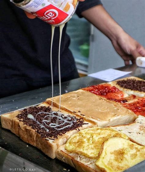 Jomlah cuba buat roti bakar pisang yang dikongsikan oleh siti nur baini ni. Pilihan Roti Bakar Populer di Bandung, Primadona Kudapan ...