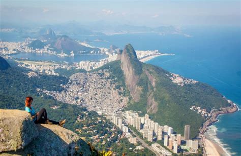 Alguns dizem que o alto da montanha parece a face de um ancião. Hiking Rio de Janeiro - Pedra de Gavea | RioAllAccess