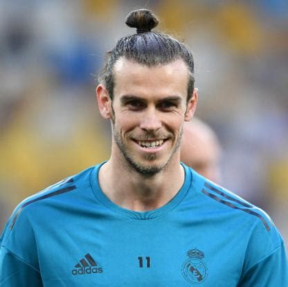 Gareth bale, latest news & rumours, player profile, detailed statistics, career details and transfer information for the tottenham hotspur fc player, powered by goal.com. Gareth Bale - Biography, Height & Life Story | Super Stars Bio