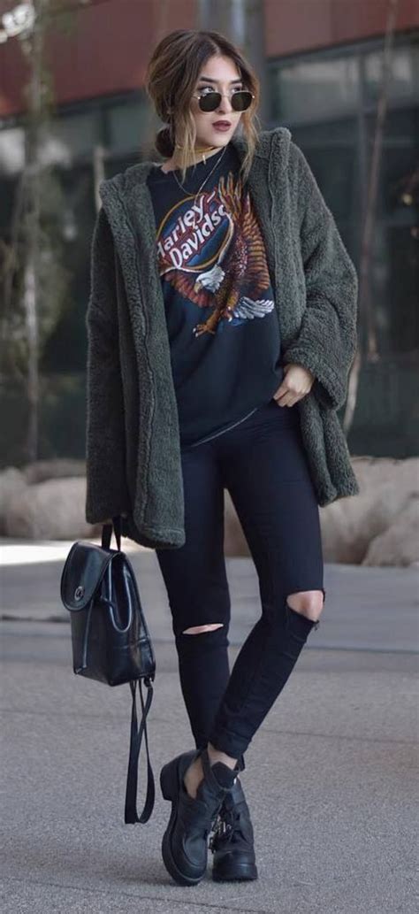 Street Style Ripped Jeans Printed Top Grunge Outfit