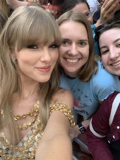 Taylor Swift Updates 🕰 On Twitter 📷 More Adorable Photos Of Taylorswift13 Meeting Fans