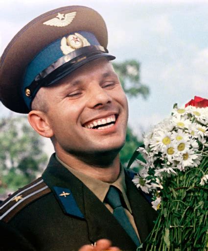 Приветствую всех на нашем канале. Юрий Гагарин - американец? (Серафим Григорьев) / Проза.ру
