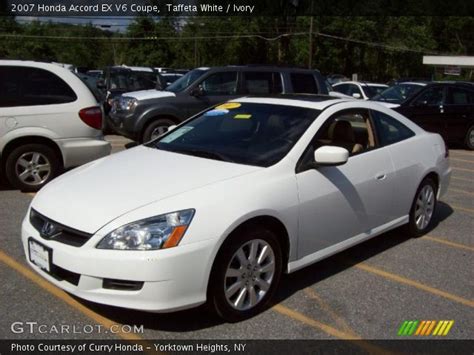 2007 White Honda Civic Si Sedan