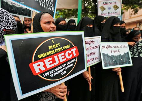 Muslim Instant Divorce Law Divides India