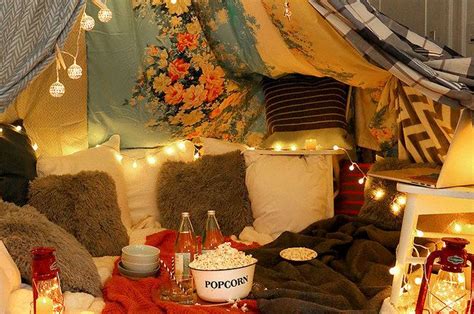 6 Steps To Having The Blanket Fort Movie Night Of Your Dreams Blanket
