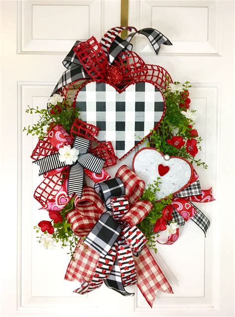 Fabulous Valentine Wreath Design Ideas For Your Front Door Decor 29