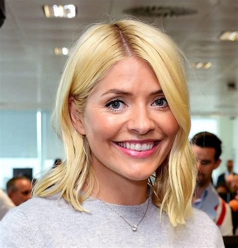 Im A Celeb Holly Willoughby Being Sent Presenting Tips By Ant