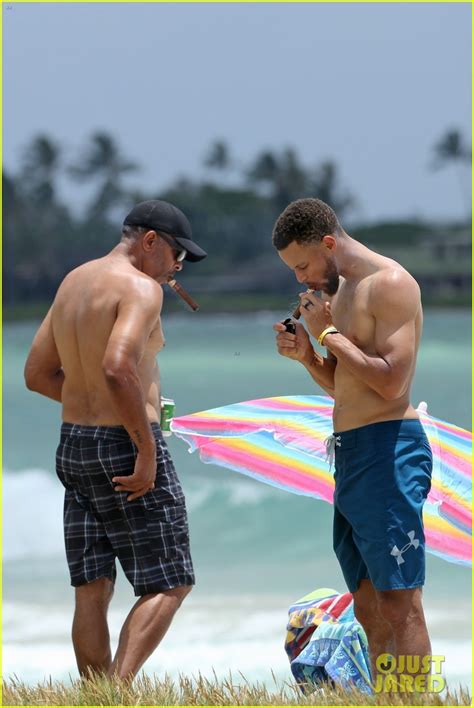 Shirtless Stephen Curry Hits The Beach With Wife Ayesha Photo 3918209