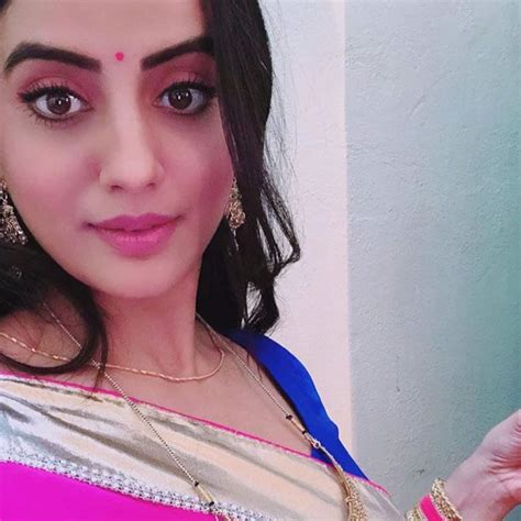 Bhojpuri Star Akshara Singh Defines The Girl Next Door Image In An Elegant Traditional Outfit