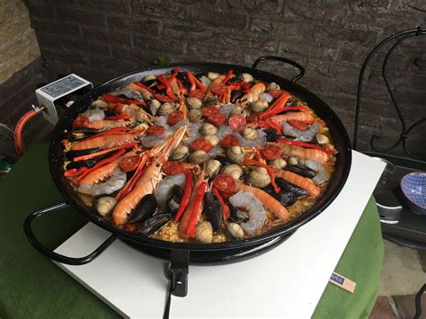 Generally when i make paella, it's for 12 to 25 people (see recipe at the bottom). Pin on Dinner party