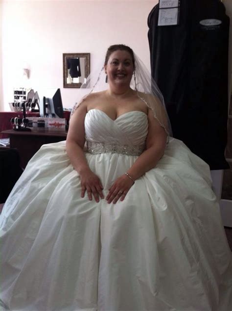 This wedding is going great. PLUS SIZE BRIDES!!! Looking for ideas to disguise back fat ...