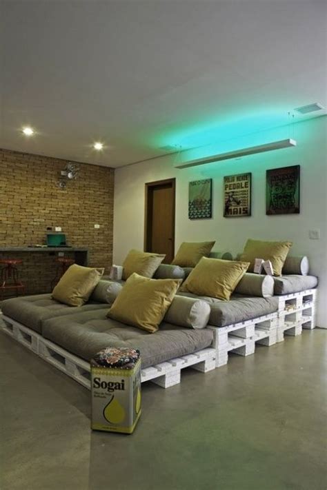Using Recycled Palettes And Cushions To Make Elevated Movie Theater