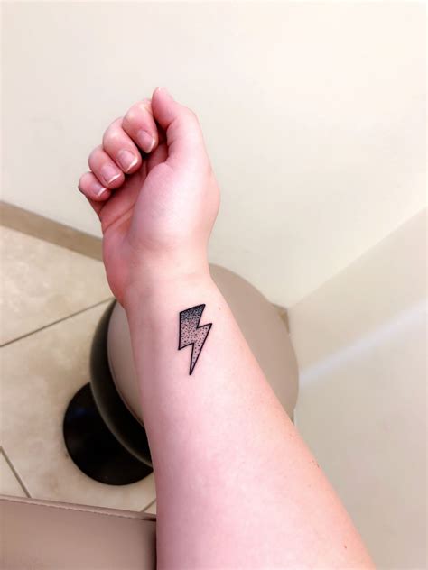 35 Astonishing Lightning Bolt Tattoo Finger Image Ideas