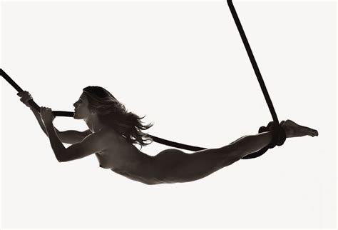 Zoe Saldana Hot Naked Posed Nudes For Women S Health UK Sept 2014