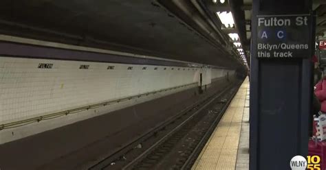 62 Year Old Man Pushed Onto Subway Tracks In Lower Manhattan Cbs New York