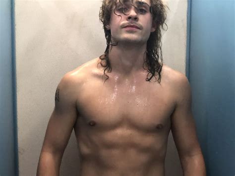 dacre montgomery between takes of stranger things 3 who wants to be mrs wheeler dacre