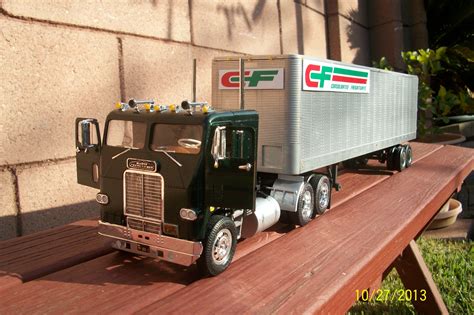125 Scale Freightliner Model Truck Kit